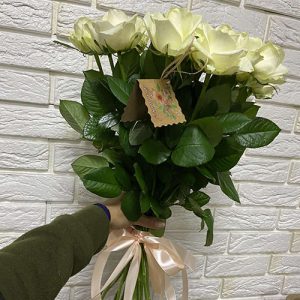 11 білих троянд у Самборі фото