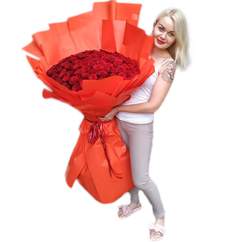 Фото товара 101 метрова троянда з категорії найбільш шикарних букетів  в Самборі