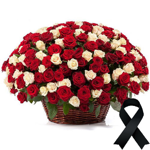 Фото товара 100 червоно-білих троянд у кошику в Самборі