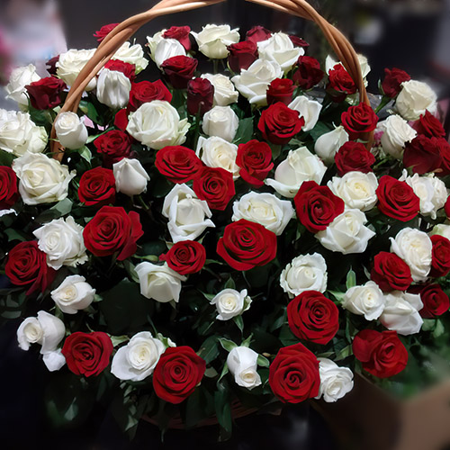 Фото товара Кошик червоних і білих троянд в Самборі