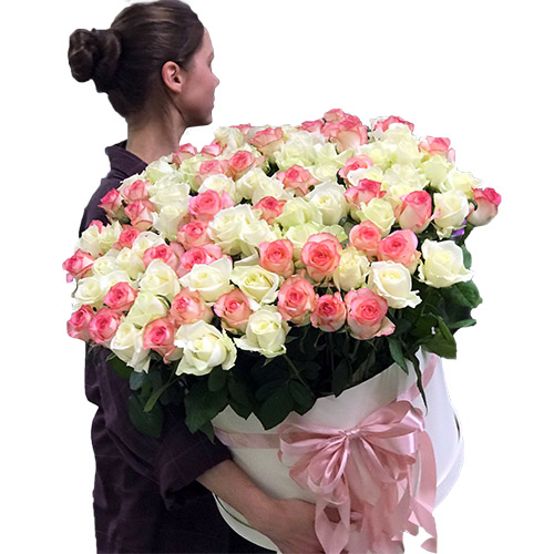 Фото товара 101 троянда в коробці "Гламур" з категорії найбільш шикарних букетів  в Самборі