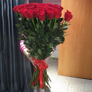 25 високих імпортних троянд в Самборі фото